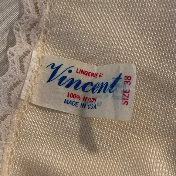 VINTAGE lingerie by Vincent. Ivory color with lace trim. - Picture 5 of 10